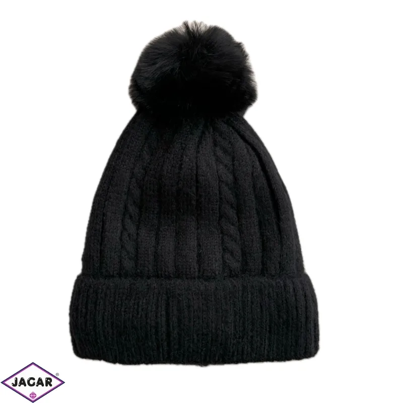 Czapka damska warkocz z pomponem czarny CD848