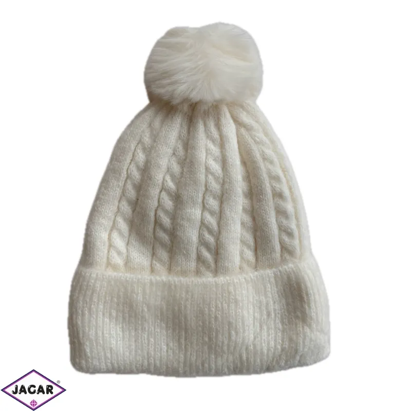 Czapka damska warkocz z pomponem ecru CD853 Czapka damska warkocz z pomponem ecru CD853