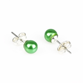 Kolczyki czeskie perła zielona błysk. 0,8cm EA4406