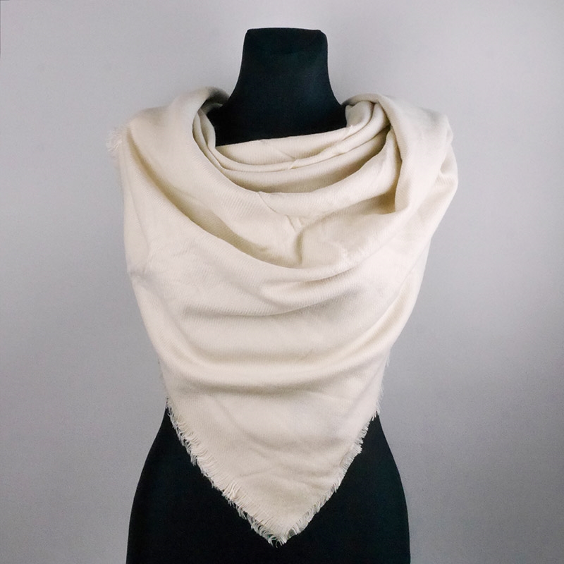 Chusta z domieszką wełny - 140x140cm - WO820 Chusta z domieszką wełny - 140x140cm - WO820