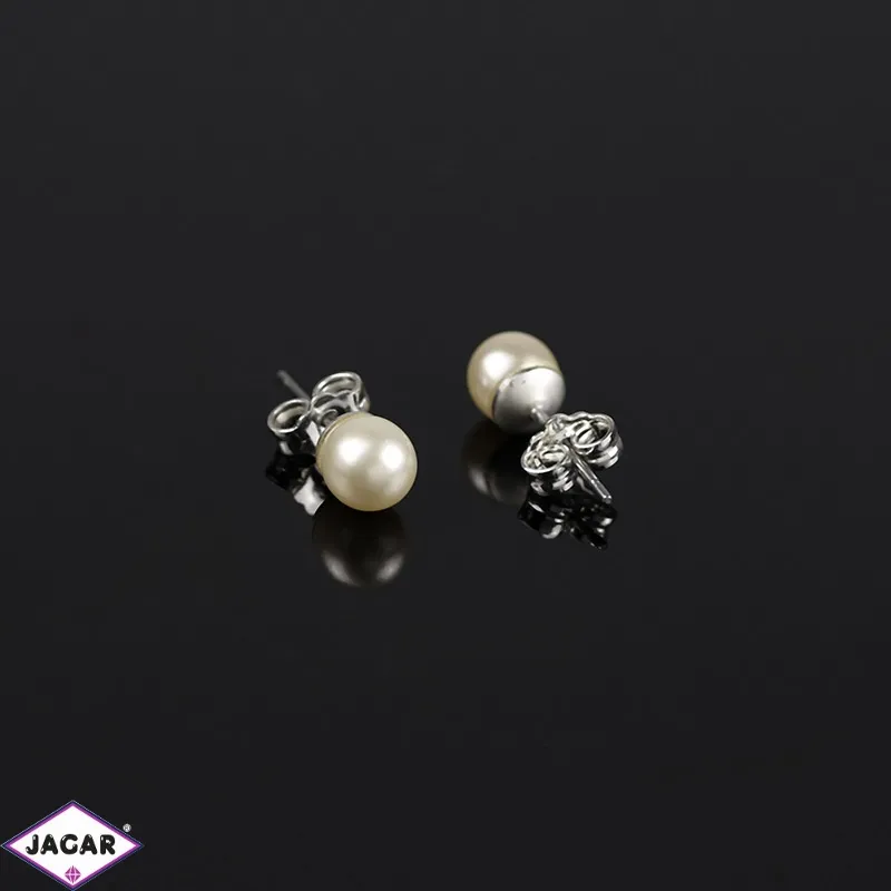 Kolczyki czeskie perła ecru 0,6cm 43/104 EA2873 Kolczyki czeskie perła ecru 0,6cm 43/104 EA2873